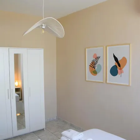 Mellonia Apartament *